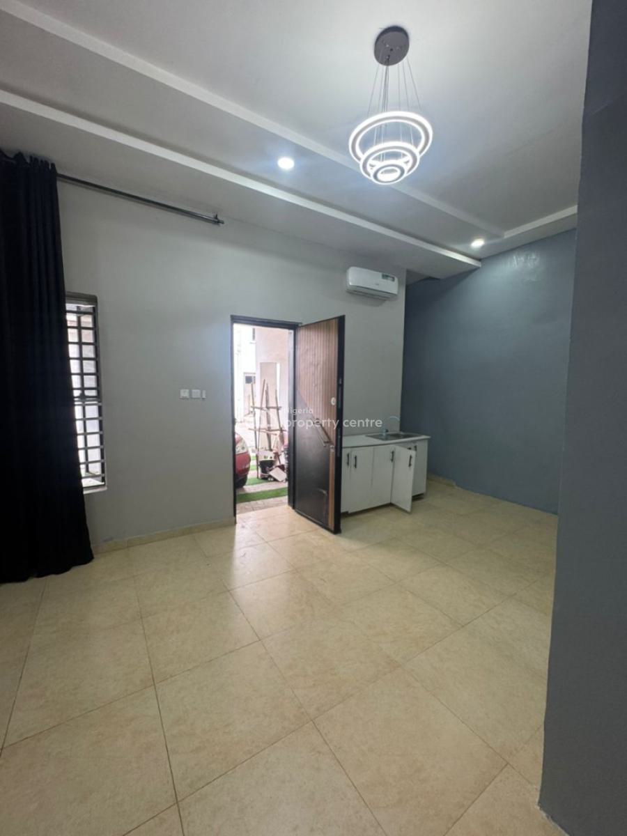 Spacious Studio Apartment, Comes with Ac, Curtains, Console, Royal Pine Gate 3, Orchid Road, Lekki, Lagos, Self Contain (single Rooms) for Rent