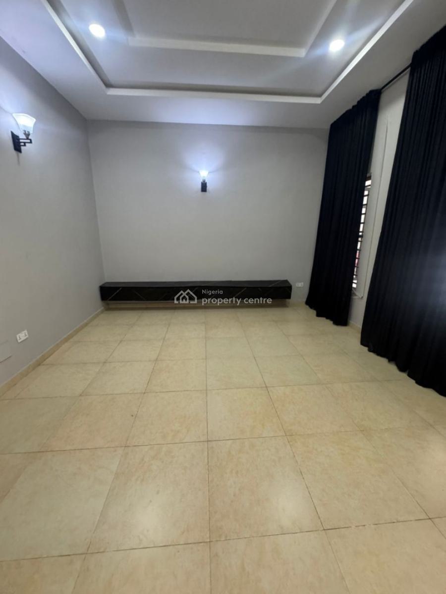 Spacious Studio Apartment, Comes with Ac, Curtains, Console, Royal Pine Gate 3, Orchid Road, Lekki, Lagos, Self Contain (single Rooms) for Rent