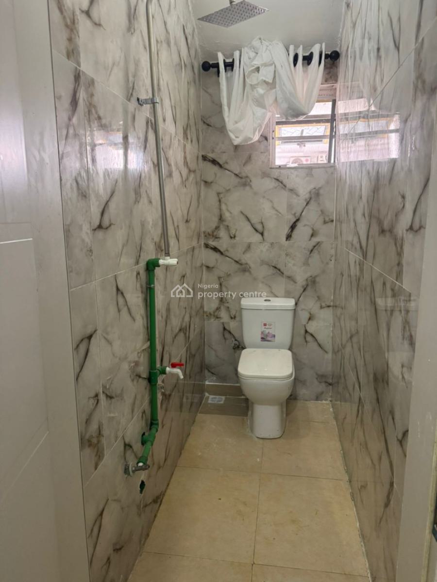 Spacious Studio Apartment, Comes with Ac, Curtains, Console, Royal Pine Gate 3, Orchid Road, Lekki, Lagos, Self Contain (single Rooms) for Rent