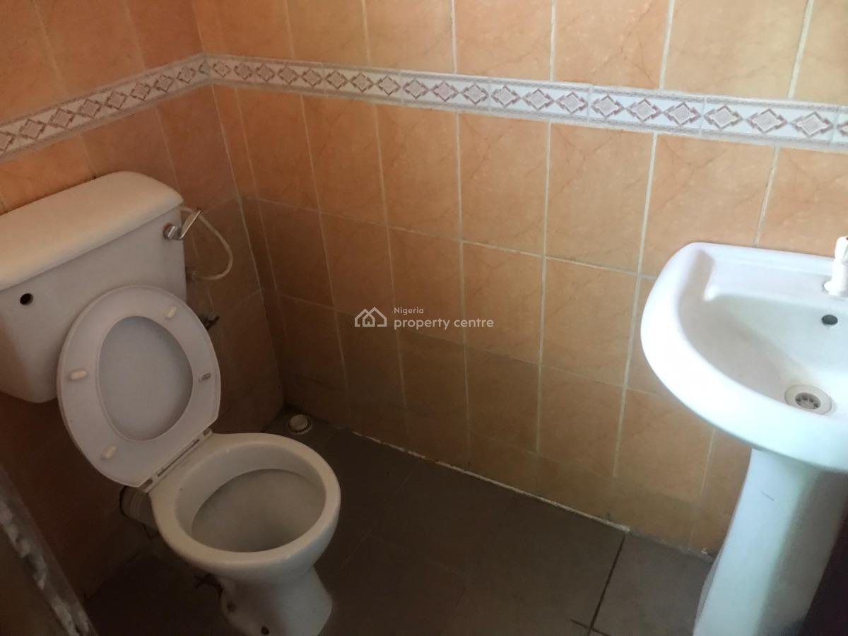 Standard 3-bedroom Block of Flats, 2nd Avenue, Gwarinpa, Abuja, Flat / Apartment for Rent