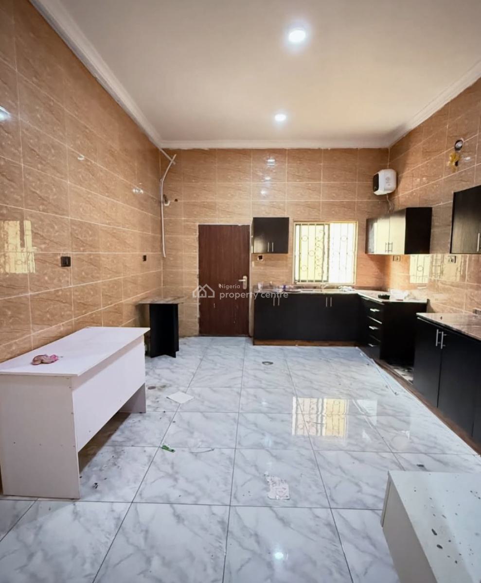Newly Parked Out 3 Bedrooms Apartment ( Landlord to Renovate), Gilmore, Jahi, Abuja, Flat / Apartment for Rent