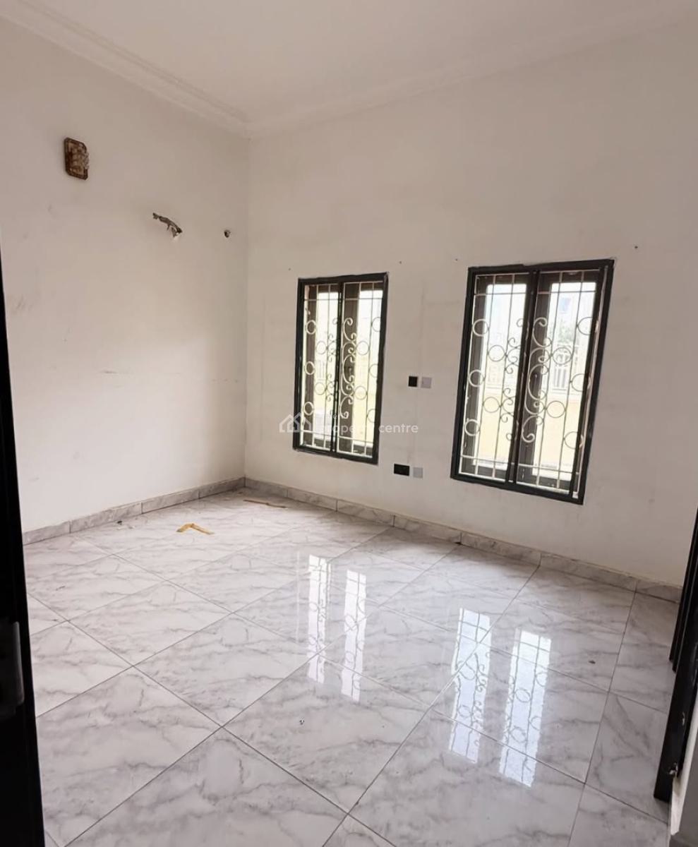 Newly Parked Out 3 Bedrooms Apartment ( Landlord to Renovate), Gilmore, Jahi, Abuja, Flat / Apartment for Rent