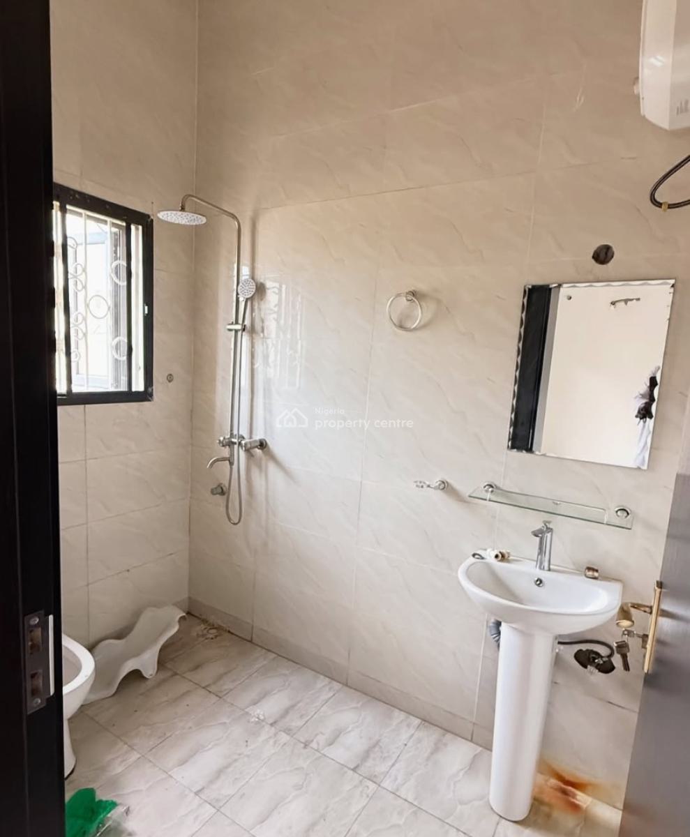 Newly Parked Out 3 Bedrooms Apartment ( Landlord to Renovate), Gilmore, Jahi, Abuja, Flat / Apartment for Rent