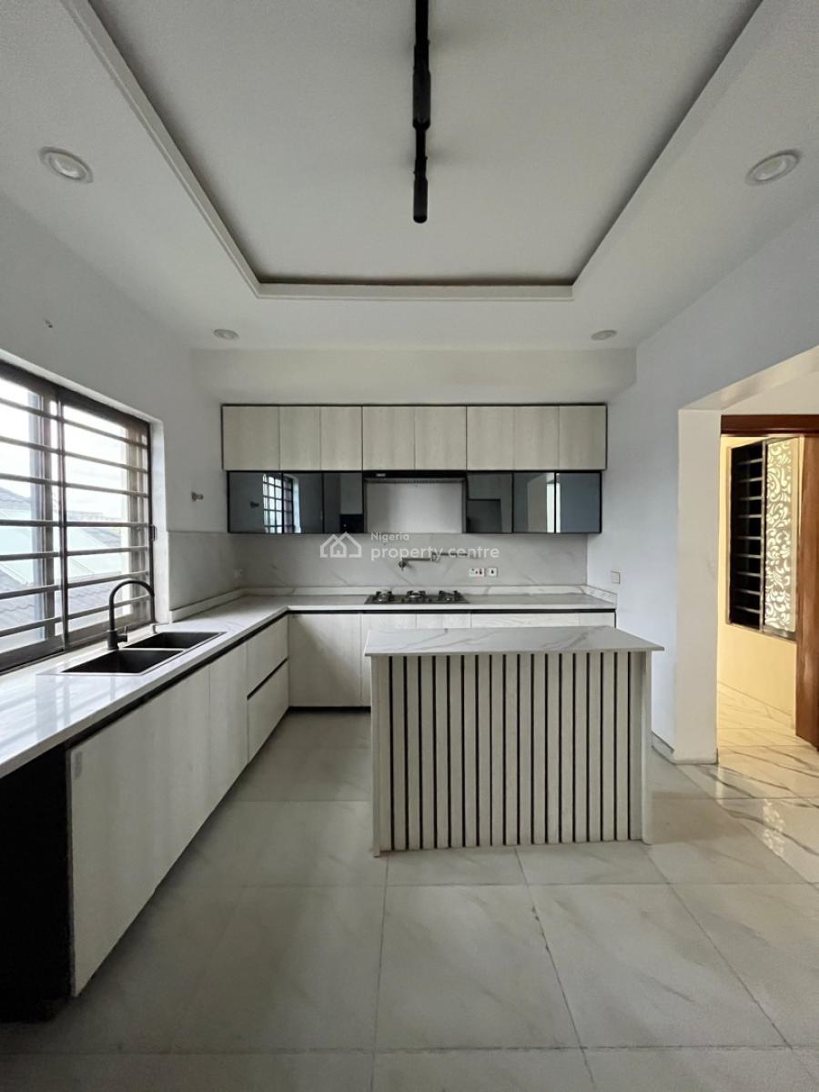 Spaciously Built 4 Bedroom Penthouse with Elevator and a Communal Pool, Ikeja Gra, Ikeja, Lagos, Flat / Apartment for Sale