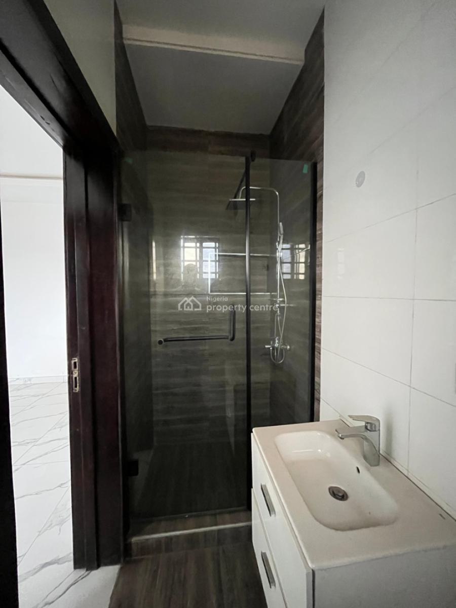 Spaciously Built 4 Bedroom Penthouse with Elevator and a Communal Pool, Ikeja Gra, Ikeja, Lagos, Flat / Apartment for Sale