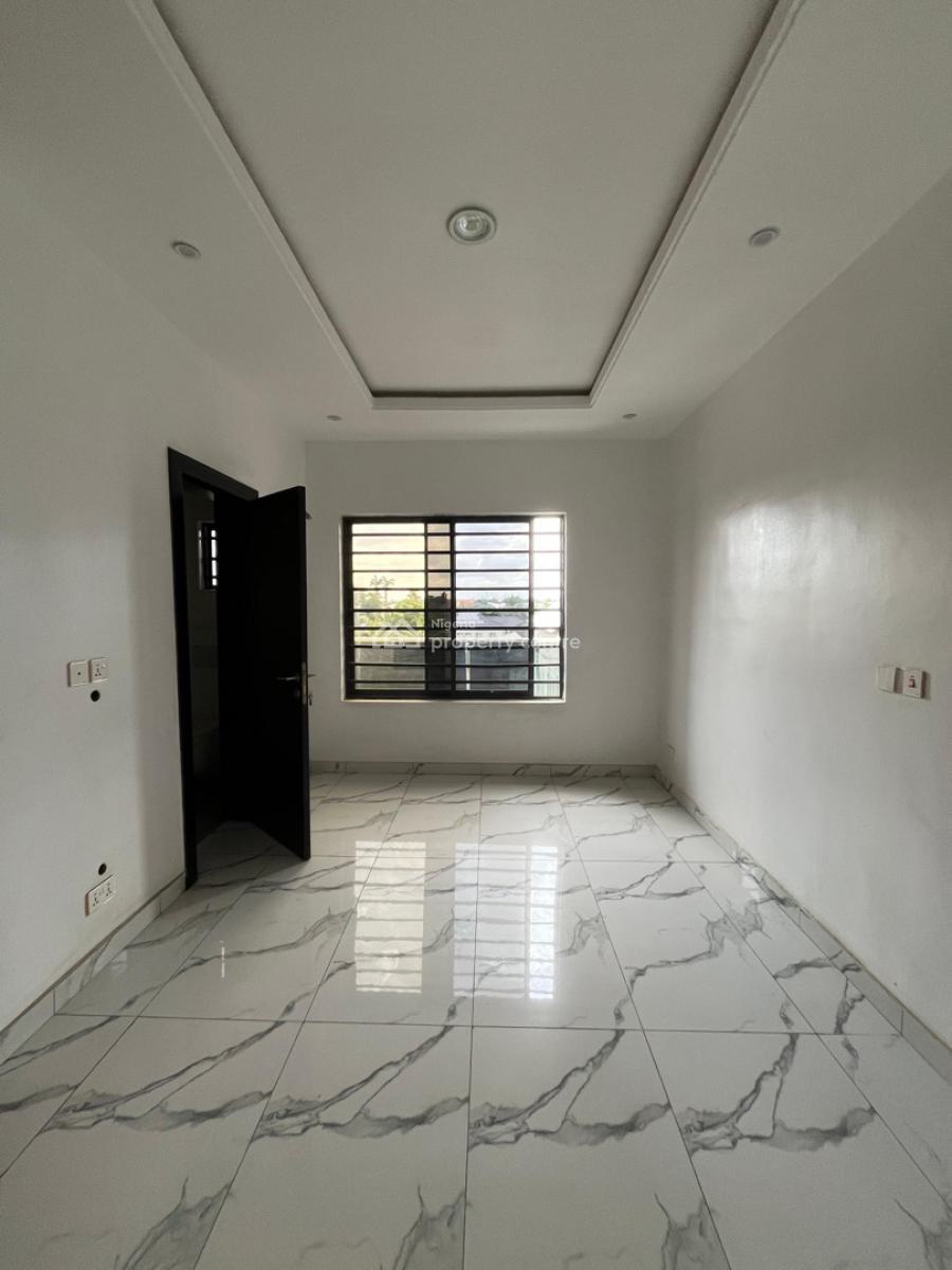 Spaciously Built 4 Bedroom Penthouse with Elevator and a Communal Pool, Ikeja Gra, Ikeja, Lagos, Flat / Apartment for Sale