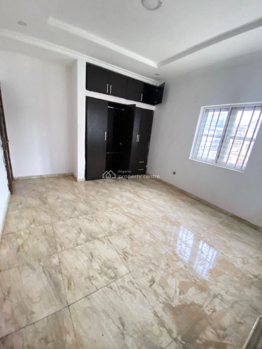 Sharp 2 Bedrooms in an Estate, Ologolo, Lekki, Lagos, Flat / Apartment for Rent