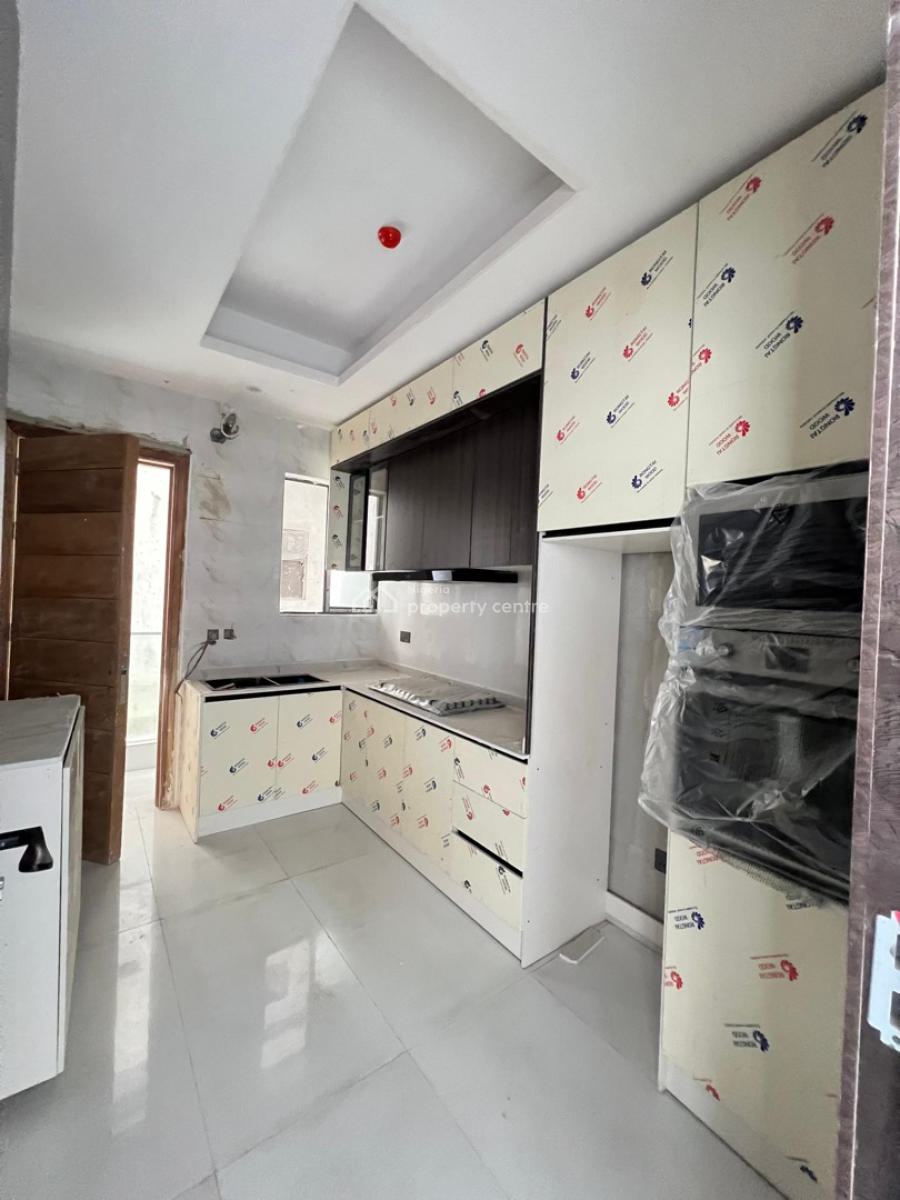 Pristine 2 Bedroom Apartment, Lekki Phase 1, Lekki, Lagos, Flat / Apartment for Sale