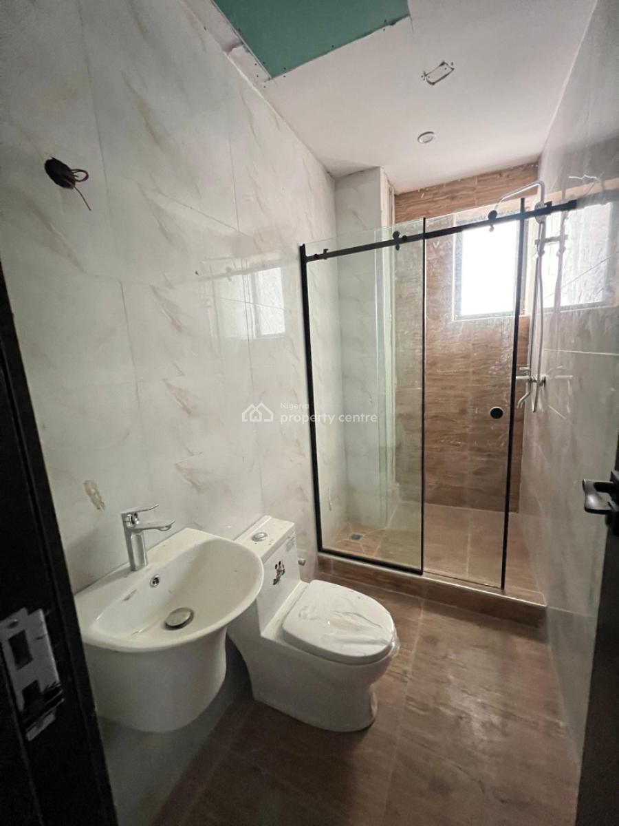 Pristine 2 Bedroom Apartment, Lekki Phase 1, Lekki, Lagos, Flat / Apartment for Sale