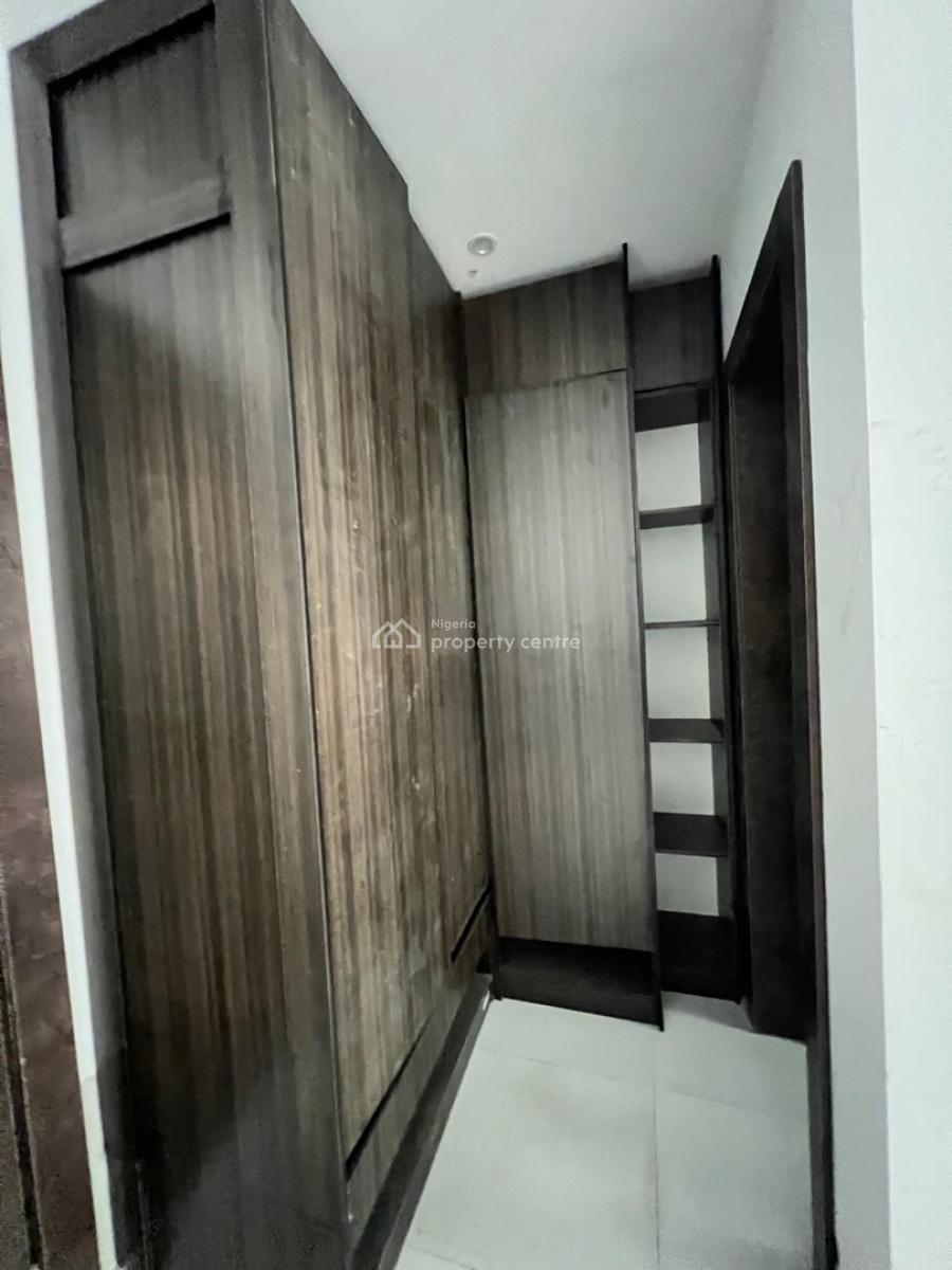 Pristine 2 Bedroom Apartment, Lekki Phase 1, Lekki, Lagos, Flat / Apartment for Sale