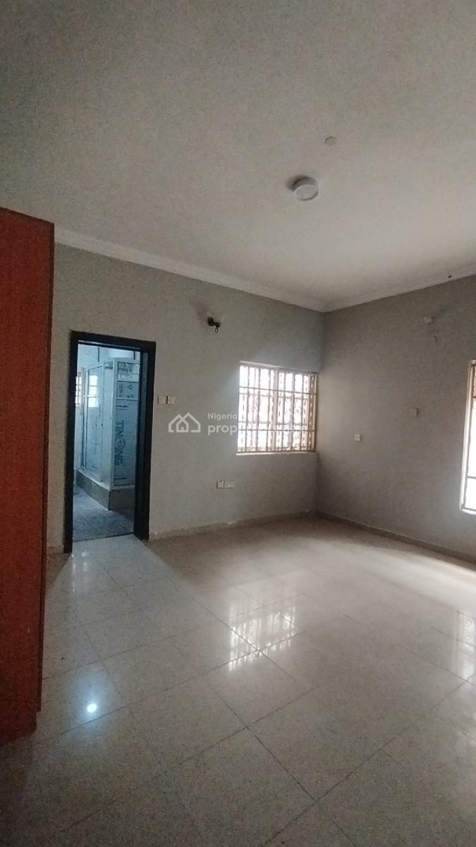 Spacious Massive Luxury 5 Bedrooms Fully Detached Duplex with Bq, Lekki Phase 1, Lekki, Lagos, Flat / Apartment for Rent