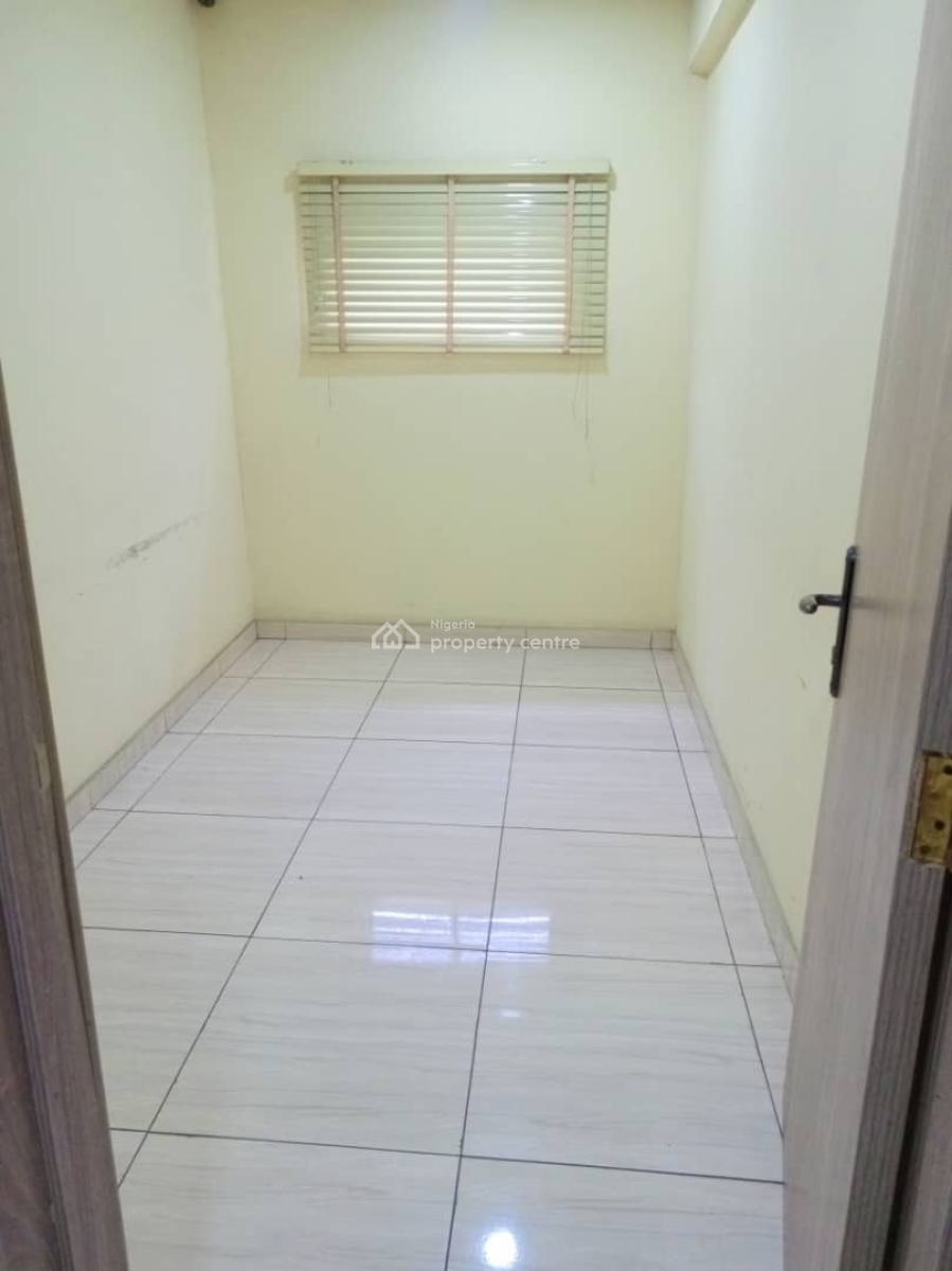 a Commercial Property of 7bedrooms with Two Rooms Bq., Anthony Village Maryland, Anthony, Maryland, Lagos, Office Space for Rent