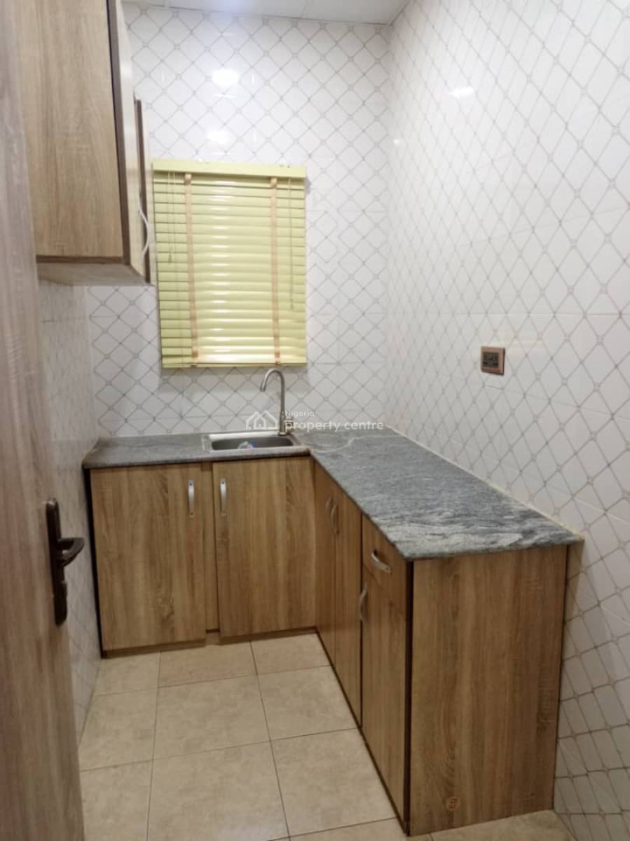 a Commercial Property of 7bedrooms with Two Rooms Bq., Anthony Village Maryland, Anthony, Maryland, Lagos, Office Space for Rent