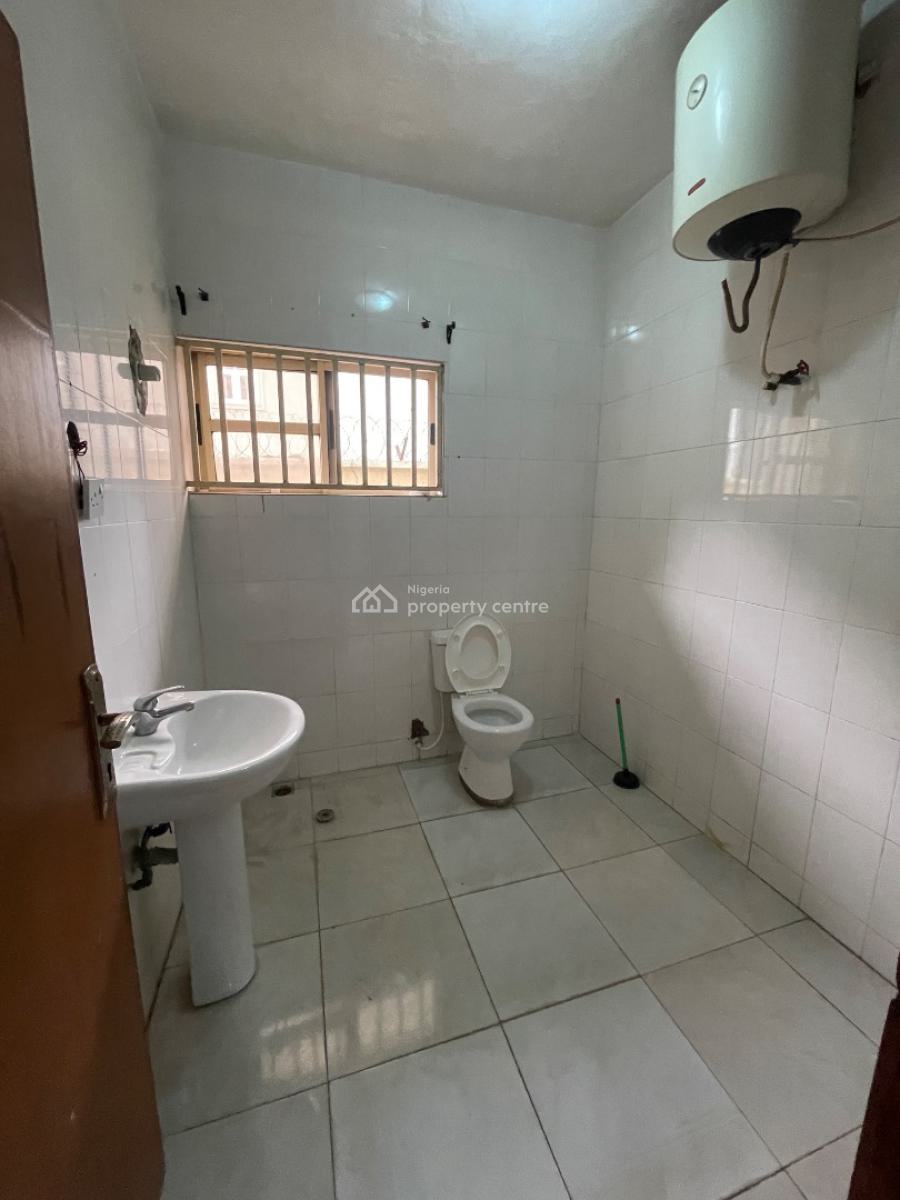 Spacious 2 Bedroom, Lekki Phase 1, Lekki, Lagos, Flat / Apartment for Rent