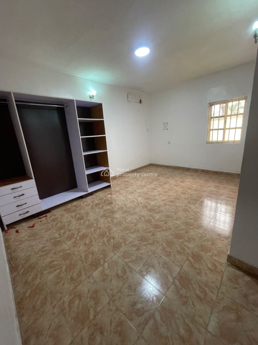 Spacious 2 Bedroom, Lekki Phase 1, Lekki, Lagos, Flat / Apartment for Rent