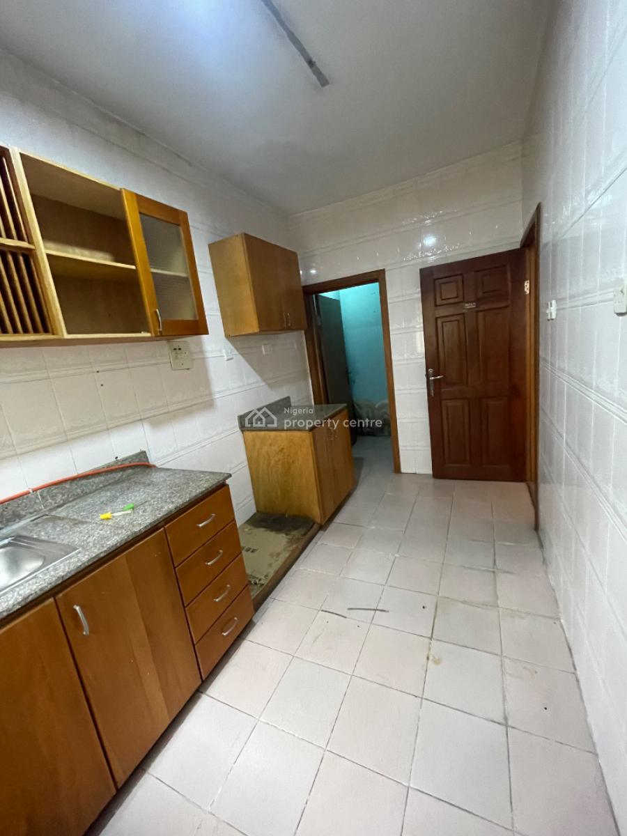 Spacious 2 Bedroom, Lekki Phase 1, Lekki, Lagos, Flat / Apartment for Rent