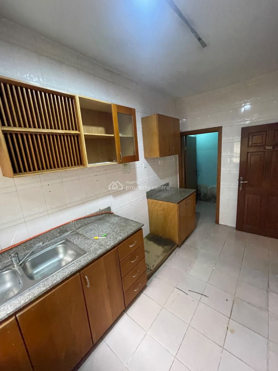 Spacious 2 Bedroom, Lekki Phase 1, Lekki, Lagos, Flat / Apartment for Rent