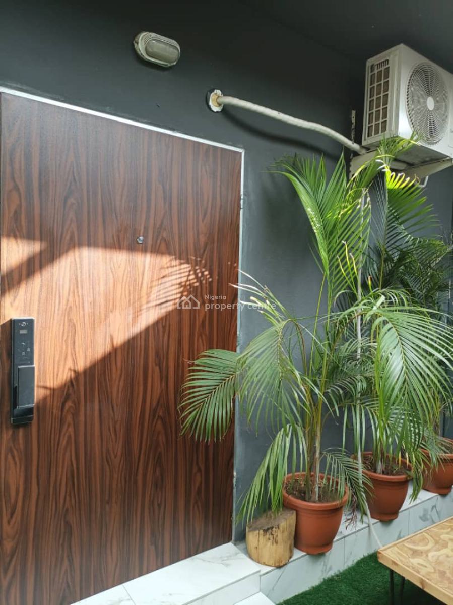 Centrally Located and Move-in Ready One Bedroom Luxury Apartment, Ademola Adetokunbo Crescent, Wuse 2, Abuja, Mini Flat (room and Parlour) for Rent