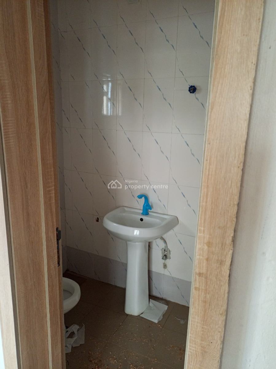 Beautiful Spacious 3bedroom Flat Upstairs at Ajah Ilaje Off Mobil Road, Ajah Ilaje of Mobil Road, Ilaje, Ajah, Lagos, Terraced Duplex for Rent