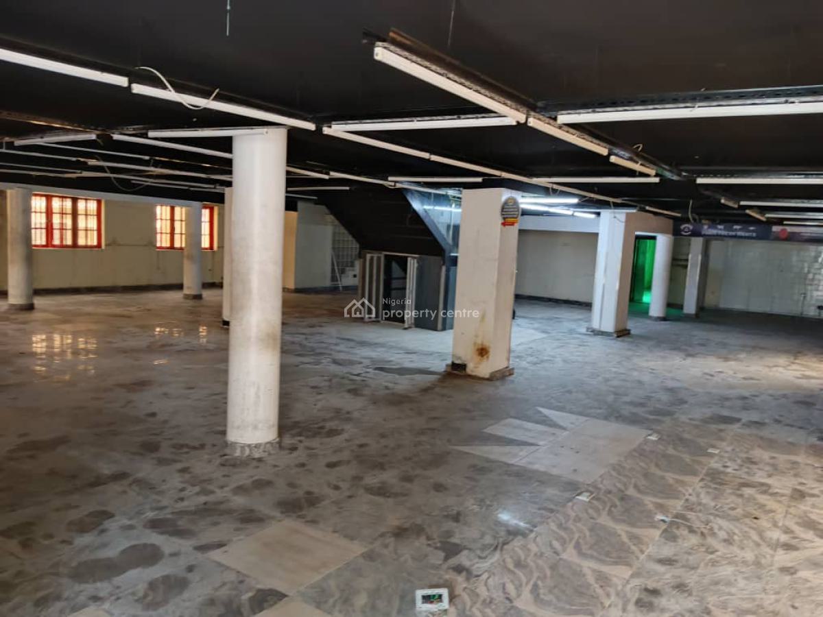 Commercial Building in a Good Location, Victoria Island (vi), Lagos, Commercial Property for Rent