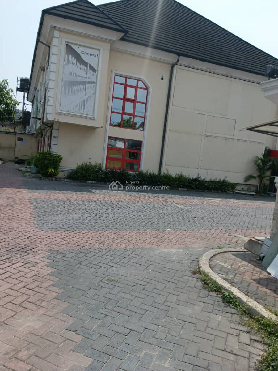 Commercial Building in a Good Location, Victoria Island (vi), Lagos, Commercial Property for Rent