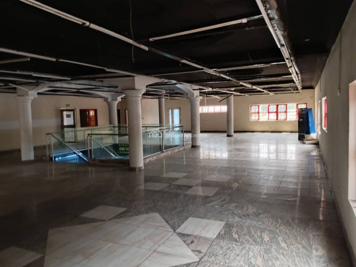Commercial Building in a Good Location, Victoria Island (vi), Lagos, Commercial Property for Rent