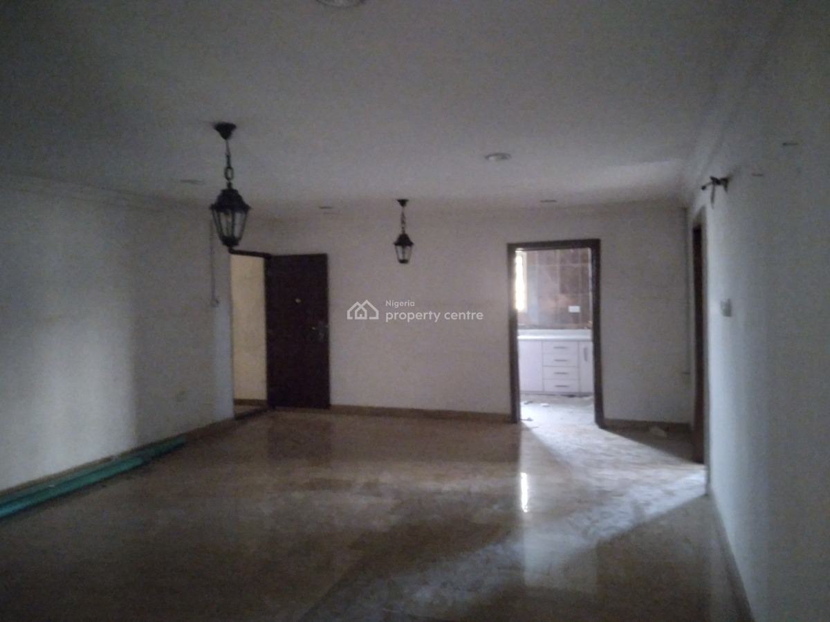 Four (4) Bedroom Apartment (upstairs), Lekki Phase 1, Lekki, Lagos, Flat / Apartment for Rent