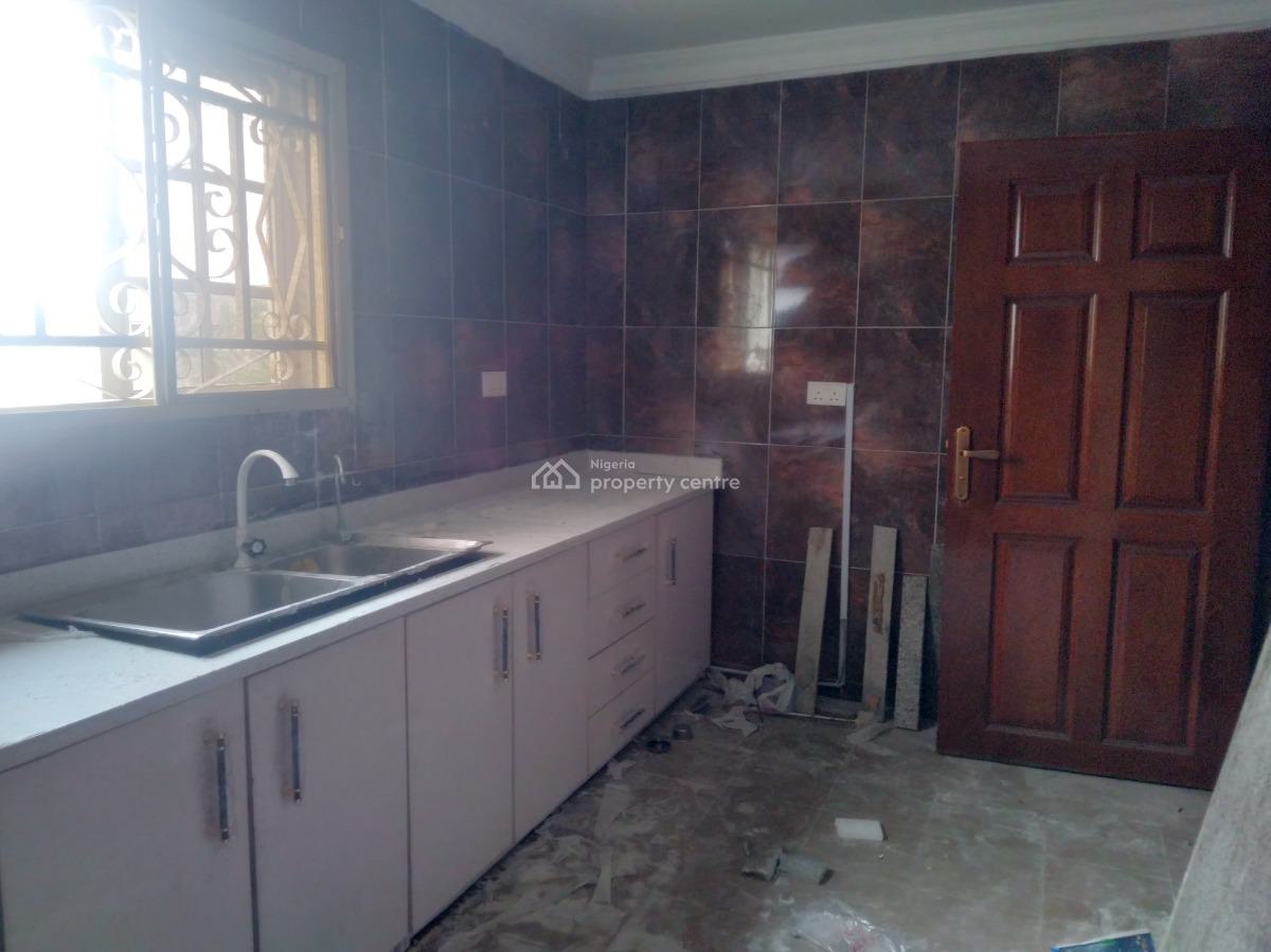 Four (4) Bedroom Apartment (upstairs), Lekki Phase 1, Lekki, Lagos, Flat / Apartment for Rent