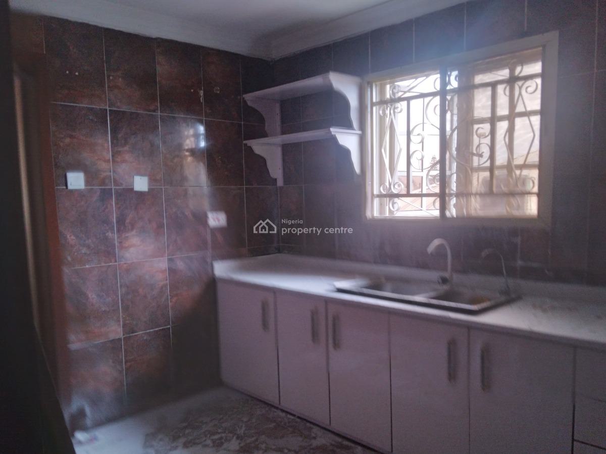 Four (4) Bedroom Apartment (upstairs), Lekki Phase 1, Lekki, Lagos, Flat / Apartment for Rent
