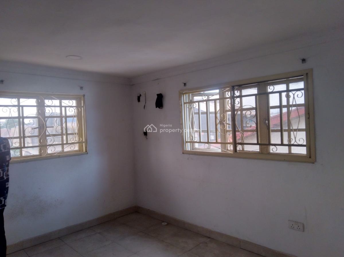 Four (4) Bedroom Apartment (upstairs), Lekki Phase 1, Lekki, Lagos, Flat / Apartment for Rent