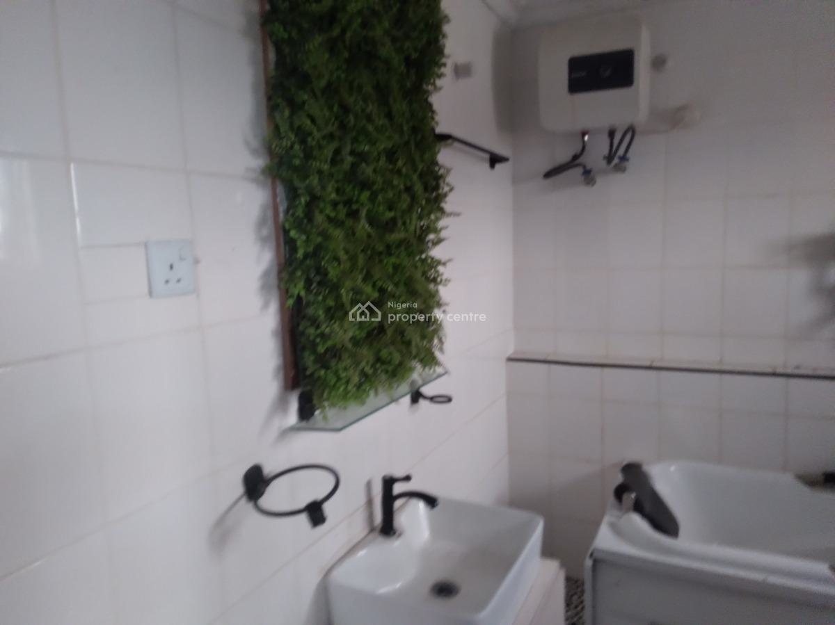 Four (4) Bedroom Apartment (upstairs), Lekki Phase 1, Lekki, Lagos, Flat / Apartment for Rent