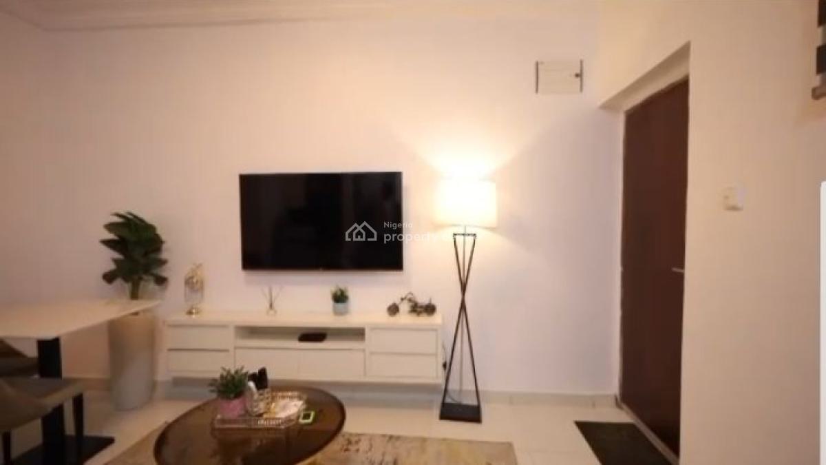 Fully Serviced & Furnished 1 Bedroom Apartment (24hrs Power), Maben Estate, Chevron Drive, Lekki, Lagos, Flat / Apartment for Rent