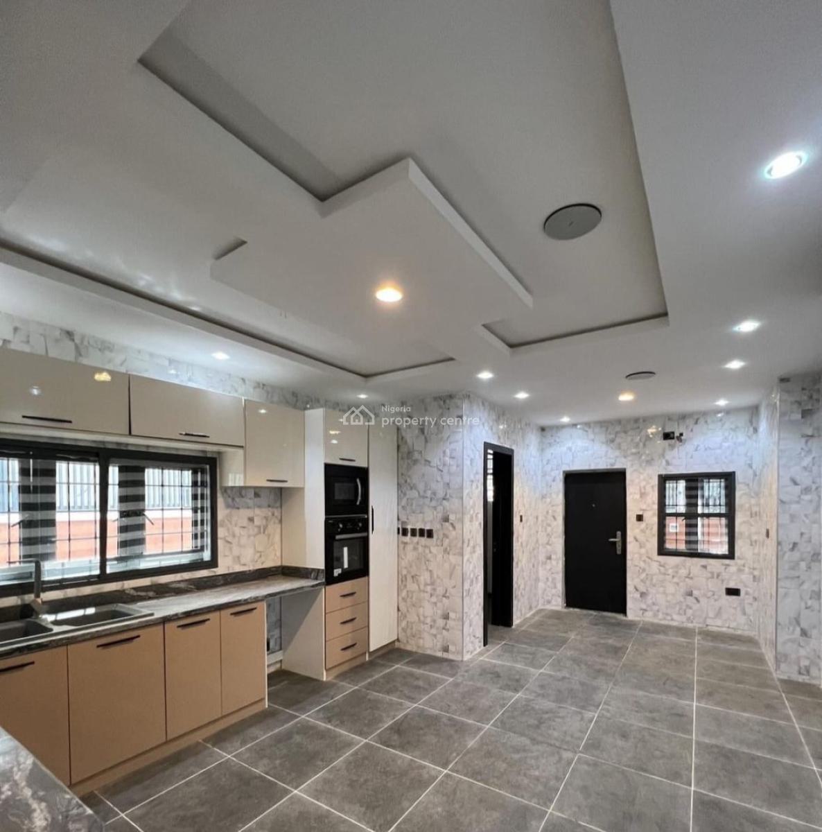 5 Bedrooms Semi Detached House with 2 Rooms Service Quarters, Lekki Phase 1, Lekki, Lagos, Semi-detached Duplex for Rent