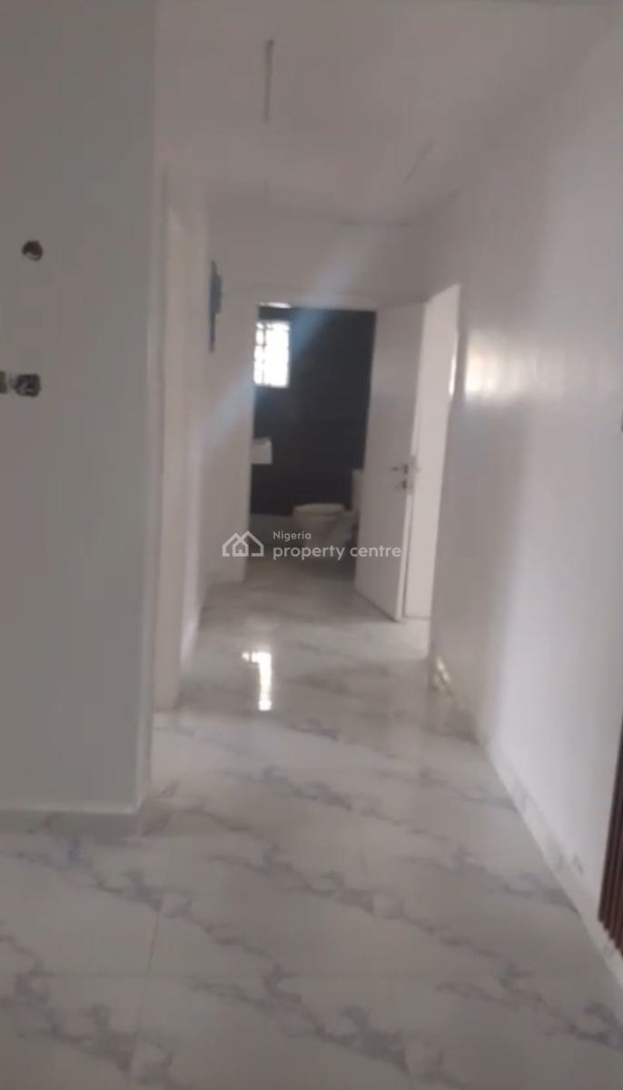 2 Bedrooms Flat (video Available), Lekki Phase 1, Lekki, Lagos, Flat / Apartment for Rent