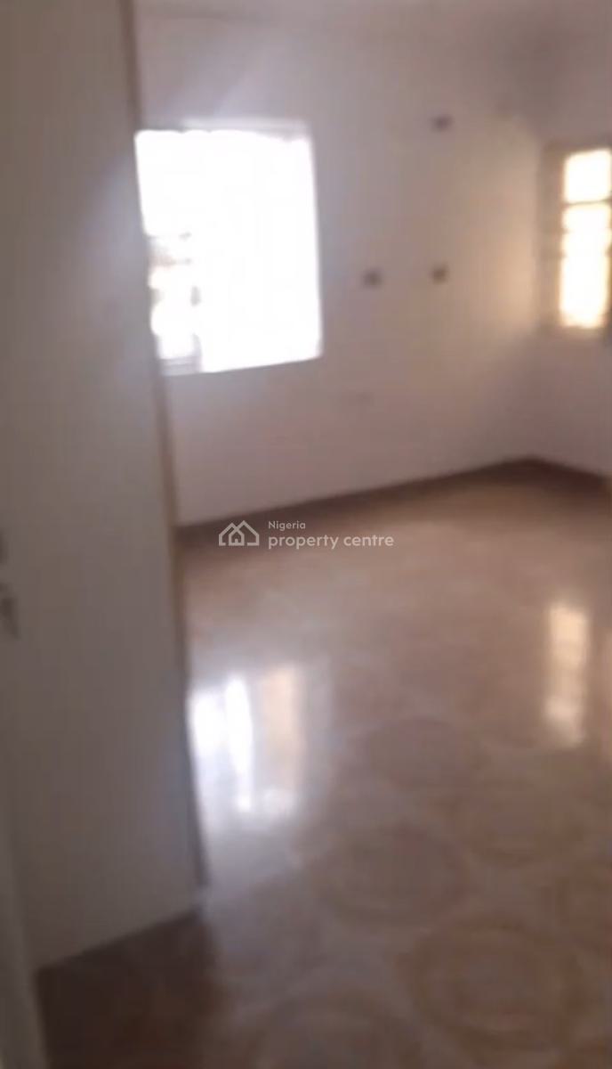 2 Bedrooms Flat (video Available), Lekki Phase 1, Lekki, Lagos, Flat / Apartment for Rent