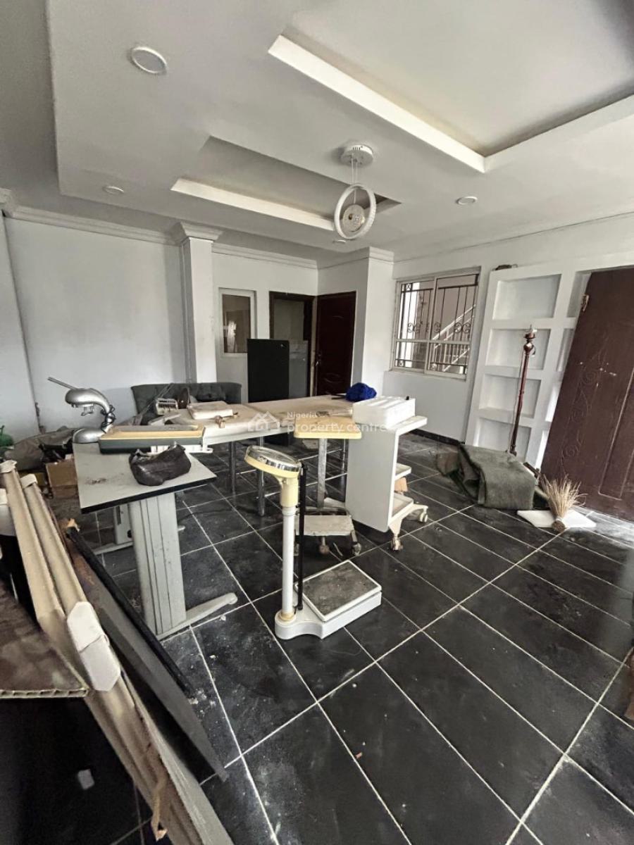 Spacious 4 Bedrooms, Lekki Phase 1, Lekki, Lagos, Terraced Duplex for Rent