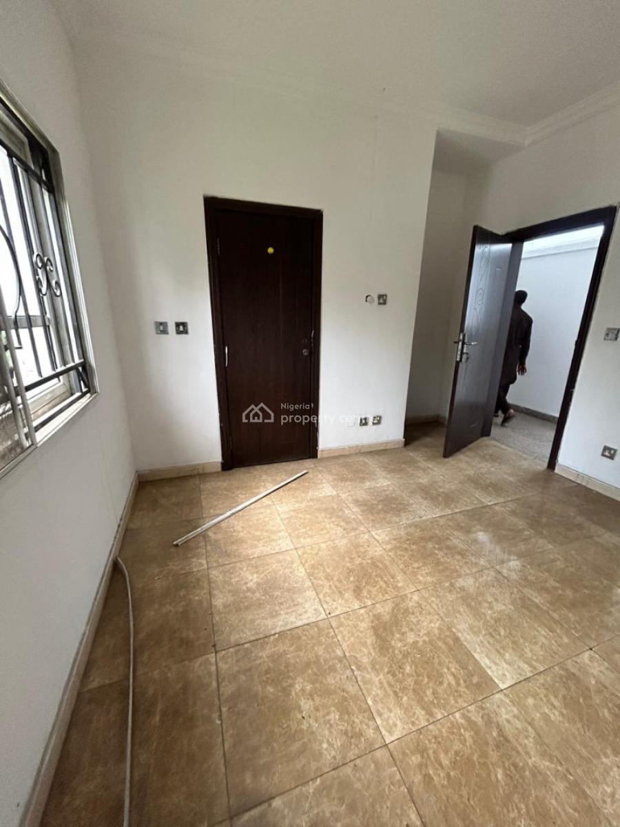 Spacious 4 Bedrooms, Lekki Phase 1, Lekki, Lagos, Terraced Duplex for Rent