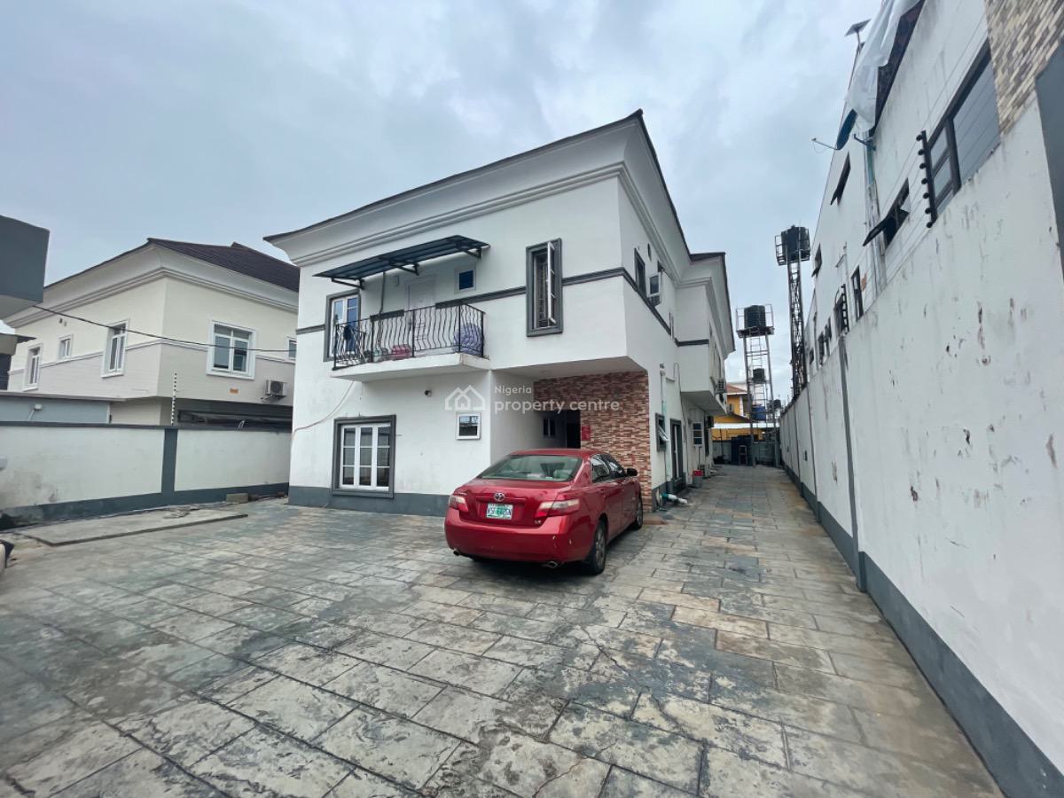 a Spacious and Neat 2 Bedroom on The Ground Floor, Lekki Phase 1, Lekki, Lagos, Flat / Apartment for Rent
