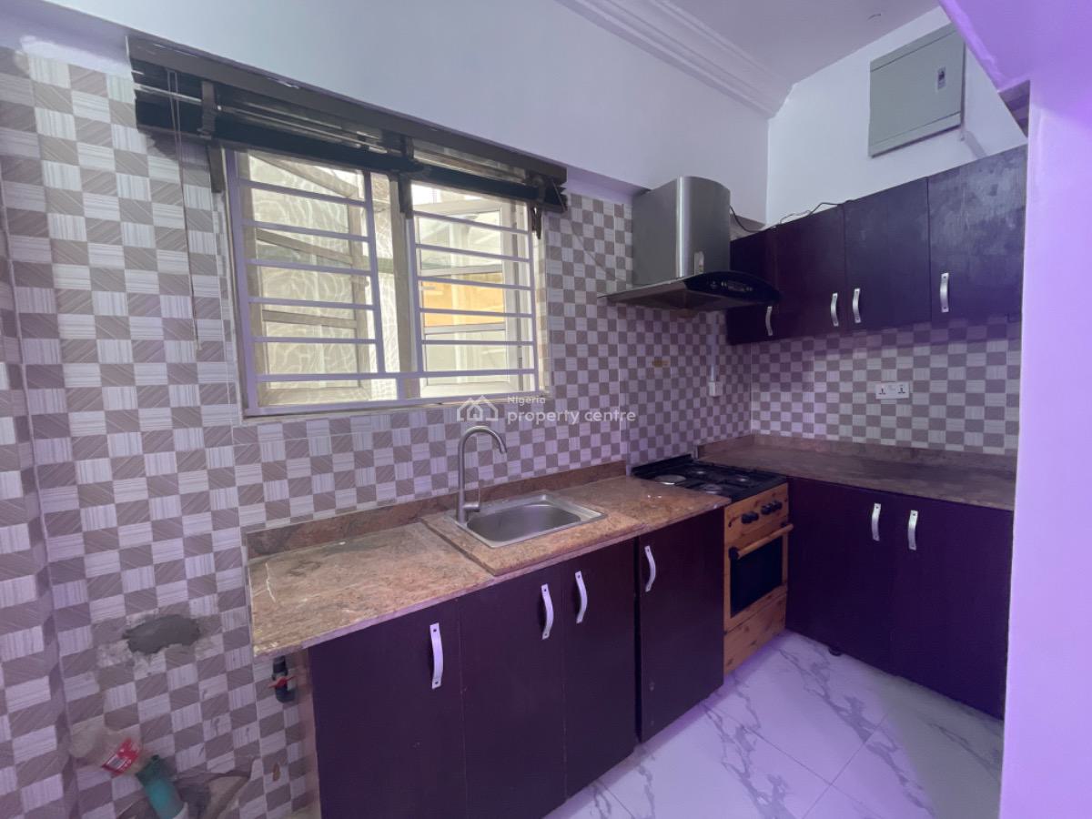 a Spacious and Neat 2 Bedroom on The Ground Floor, Lekki Phase 1, Lekki, Lagos, Flat / Apartment for Rent