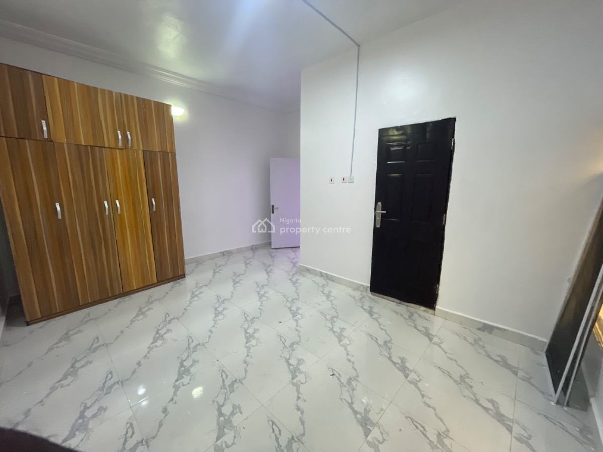 a Spacious and Neat 2 Bedroom on The Ground Floor, Lekki Phase 1, Lekki, Lagos, Flat / Apartment for Rent