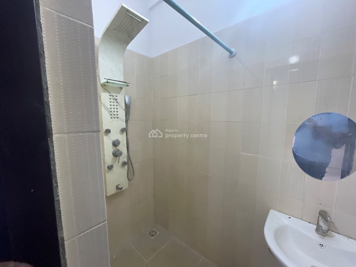 a Spacious and Neat 2 Bedroom on The Ground Floor, Lekki Phase 1, Lekki, Lagos, Flat / Apartment for Rent
