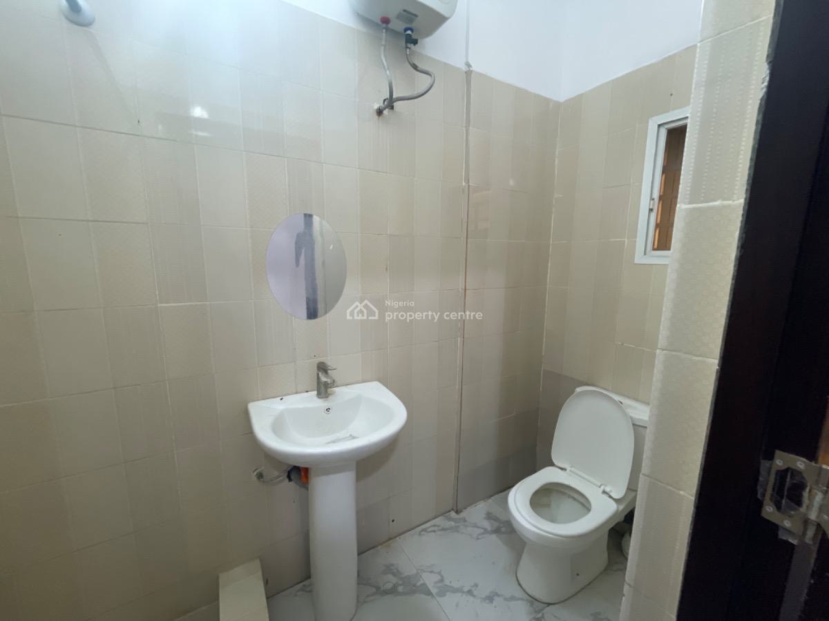 a Spacious and Neat 2 Bedroom on The Ground Floor, Lekki Phase 1, Lekki, Lagos, Flat / Apartment for Rent