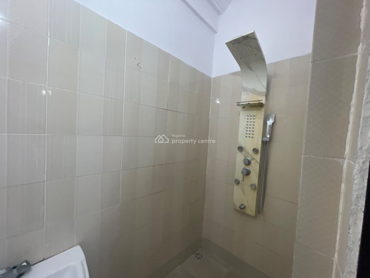 a Spacious and Neat 2 Bedroom on The Ground Floor, Lekki Phase 1, Lekki, Lagos, Flat / Apartment for Rent
