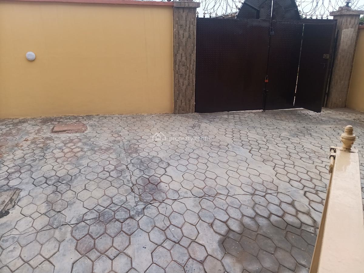 Clean 3 Bedrooms Flat, Fatoki, Off Isuti Road, Igando, Alimosho, Lagos, Flat / Apartment for Rent