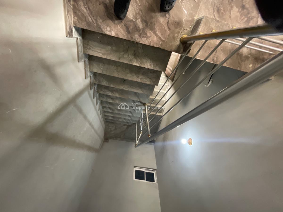 a Spacious 3 Bedroom on Top Floor, Ikate Elegushi, Lekki, Lagos, House for Rent