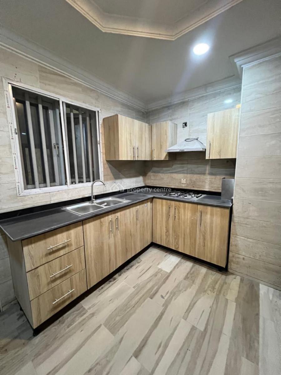 Standard 3 Bedrooms Apartment (upstairs) with Swimming Pool, Ikate, Lekki, Lagos, Flat / Apartment for Rent
