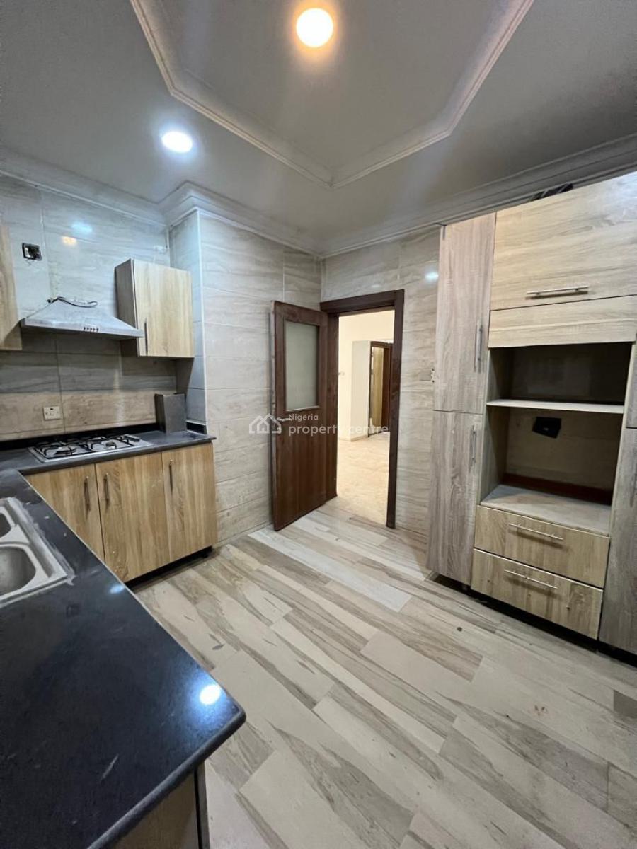 Standard 3 Bedrooms Apartment (upstairs) with Swimming Pool, Ikate, Lekki, Lagos, Flat / Apartment for Rent