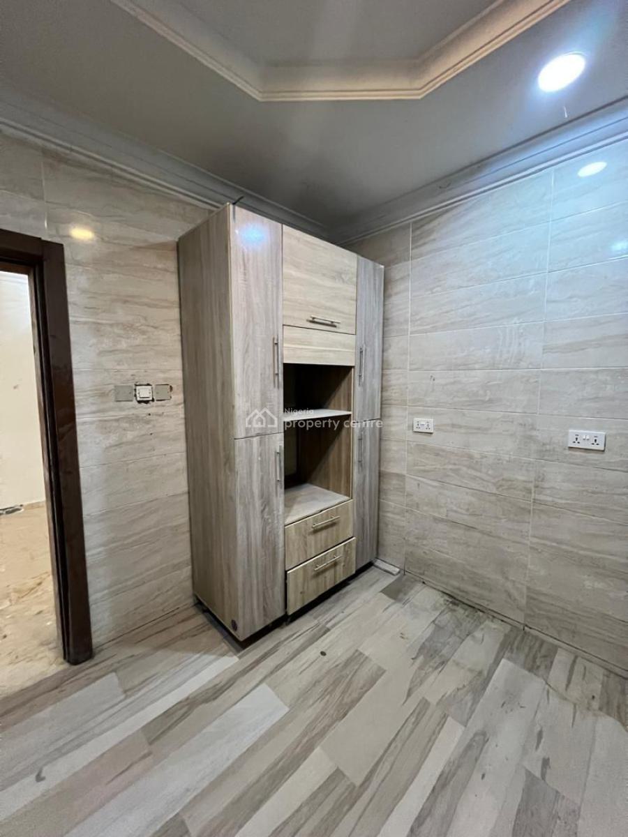 Standard 3 Bedrooms Apartment (upstairs) with Swimming Pool, Ikate, Lekki, Lagos, Flat / Apartment for Rent