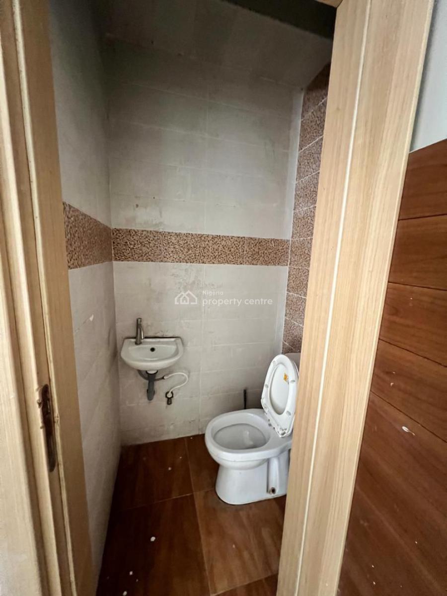 Standard 3 Bedrooms Apartment (upstairs) with Swimming Pool, Ikate, Lekki, Lagos, Flat / Apartment for Rent