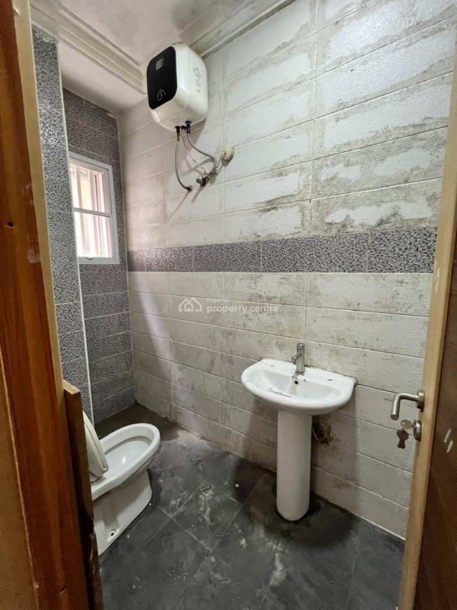 Standard 3 Bedrooms Apartment (upstairs) with Swimming Pool, Ikate, Lekki, Lagos, Flat / Apartment for Rent